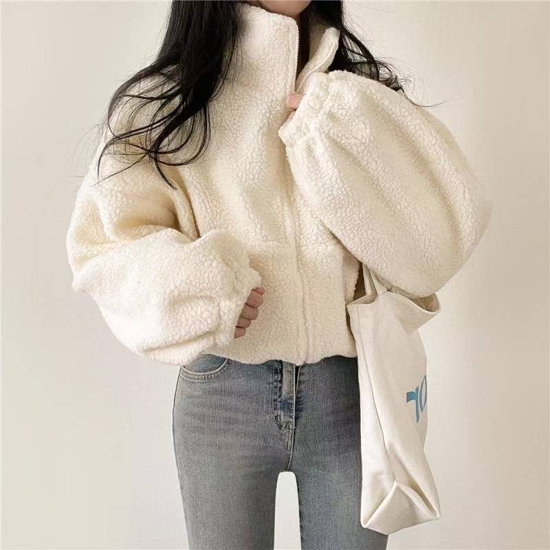 Sherpa Coat Women - جاكيت هودي نسائي قصير بياقة مرتفعة